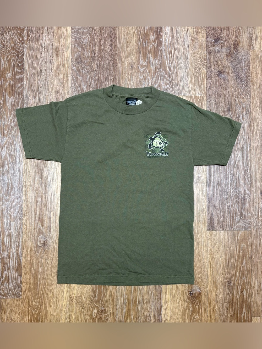 Hawaii Graphic Short Sleeve Tee in Olive Green